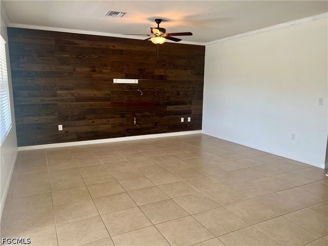 10293 Silver Pond LN, Lehigh Acres, FL 33936