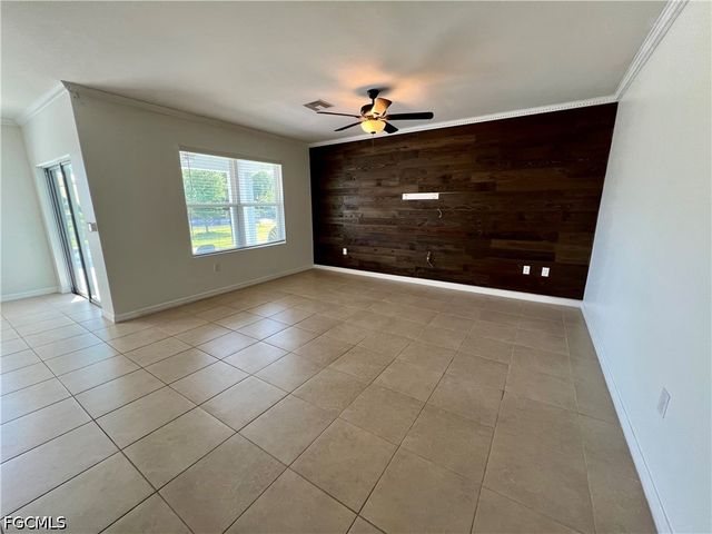 10293 Silver Pond LN, Lehigh Acres, FL 33936