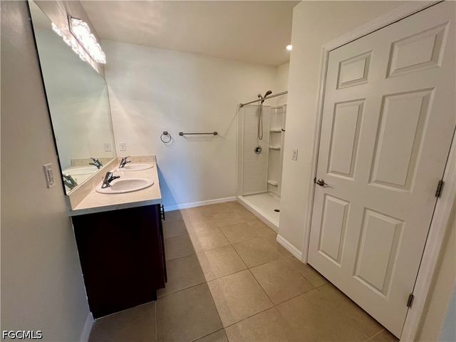 10293 Silver Pond LN, Lehigh Acres, FL 33936