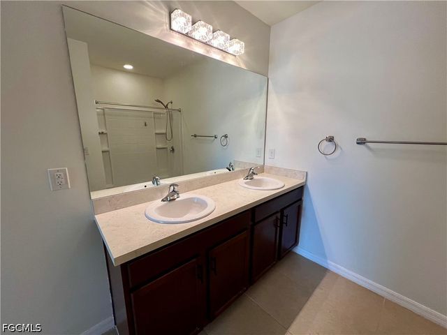 10293 Silver Pond LN, Lehigh Acres, FL 33936