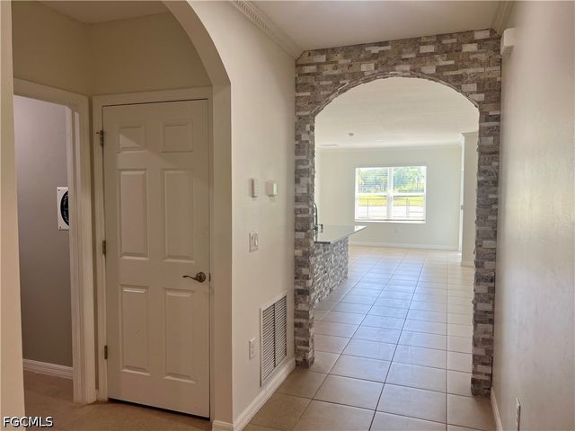 10293 Silver Pond LN, Lehigh Acres, FL 33936