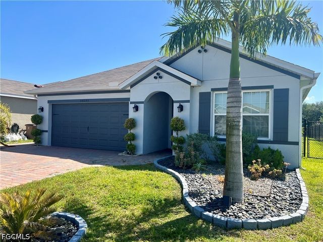 10293 Silver Pond LN, Lehigh Acres, FL 33936