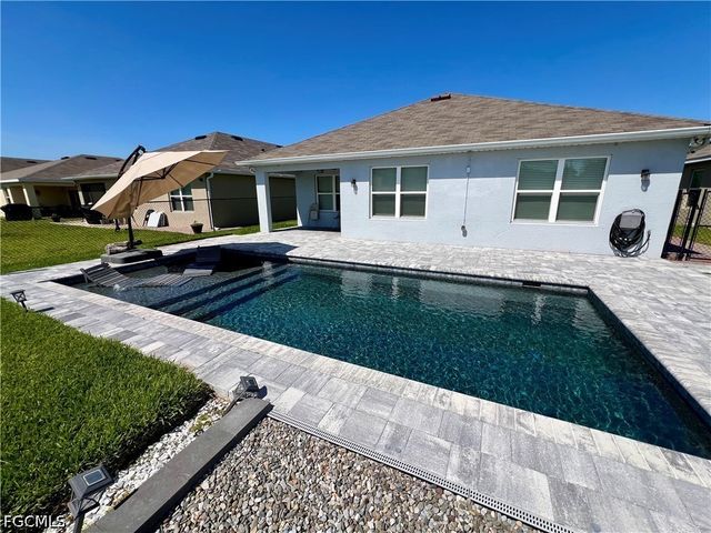 10293 Silver Pond LN, Lehigh Acres, FL 33936