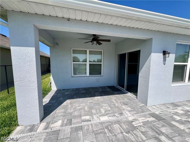 10293 Silver Pond LN, Lehigh Acres, FL 33936