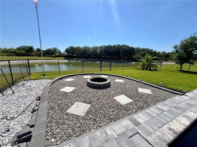 10293 Silver Pond LN, Lehigh Acres, FL 33936