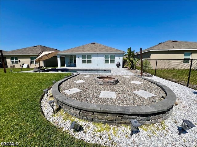 10293 Silver Pond LN, Lehigh Acres, FL 33936