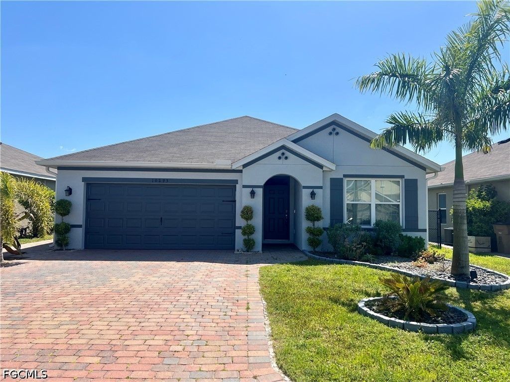 10293 Silver Pond LN, Lehigh Acres, FL 33936