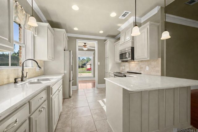 9431 Wyndham Way, Denham Springs, LA 70726