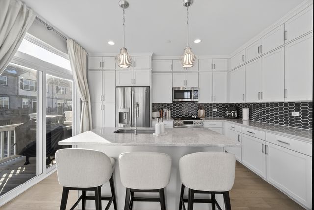 30W130 Wheeler Circle, Warrenville, IL 60563