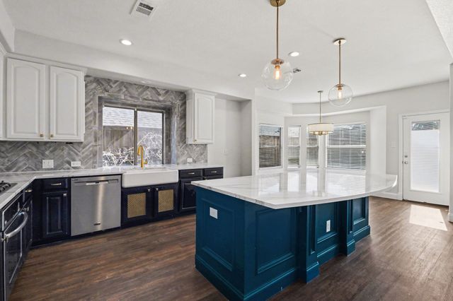 411 Sodbury Court, Roanoke, TX 76262