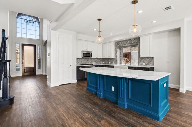 411 Sodbury Court, Roanoke, TX 76262