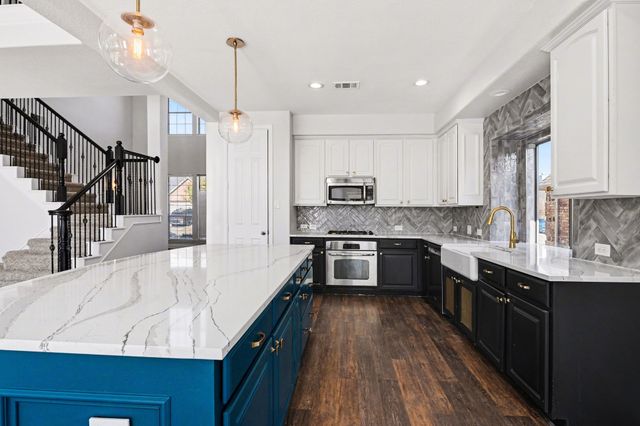 411 Sodbury Court, Roanoke, TX 76262