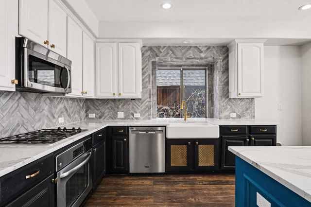 411 Sodbury Court, Roanoke, TX 76262