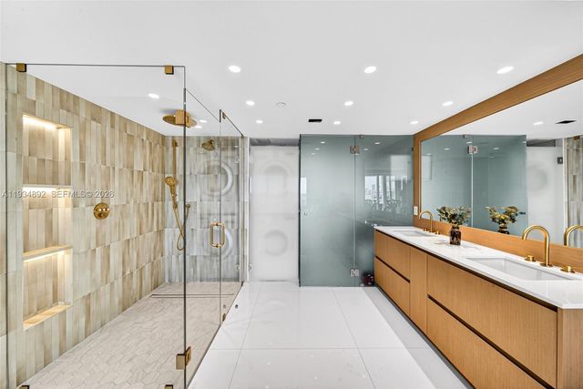 400 S Pointe Dr 1501, Miami Beach, FL 33139