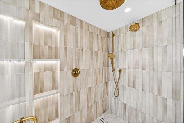 400 S Pointe Dr 1501, Miami Beach, FL 33139