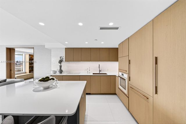 400 S Pointe Dr 1501, Miami Beach, FL 33139