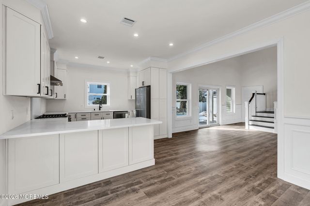 318 E Cape May Avenue, Ocean Gate, NJ 08740