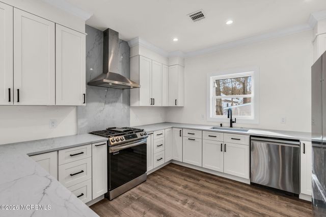 318 E Cape May Avenue, Ocean Gate, NJ 08740