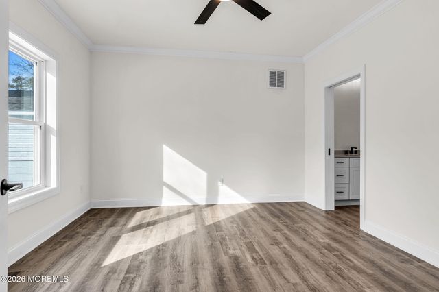 318 E Cape May Avenue, Ocean Gate, NJ 08740