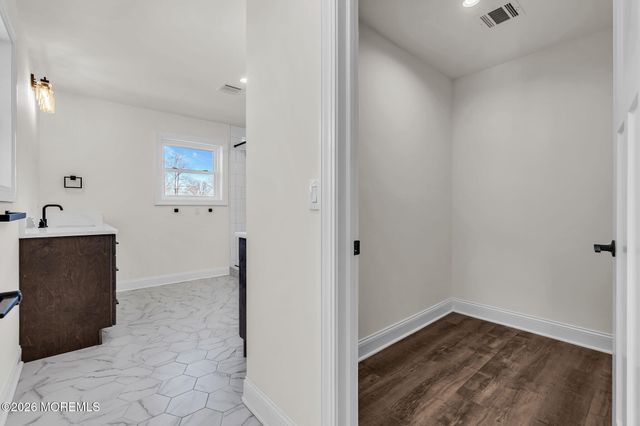 318 E Cape May Avenue, Ocean Gate, NJ 08740