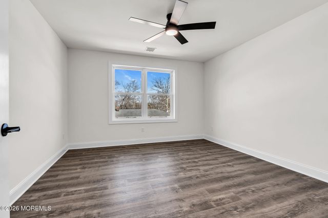 318 E Cape May Avenue, Ocean Gate, NJ 08740