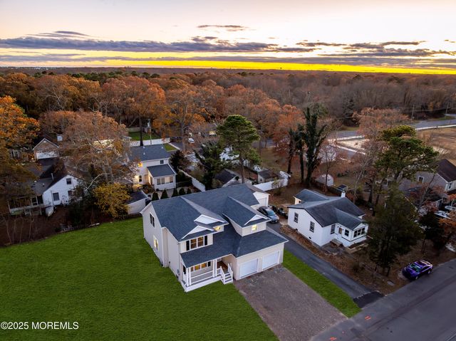 318 E Cape May Avenue, Ocean Gate, NJ 08740