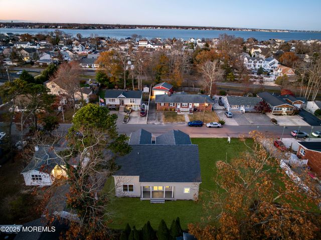 318 E Cape May Avenue, Ocean Gate, NJ 08740