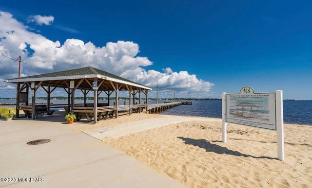 318 E Cape May Avenue, Ocean Gate, NJ 08740