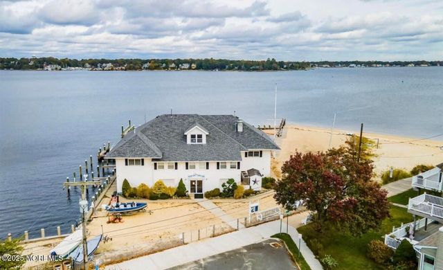 318 E Cape May Avenue, Ocean Gate, NJ 08740