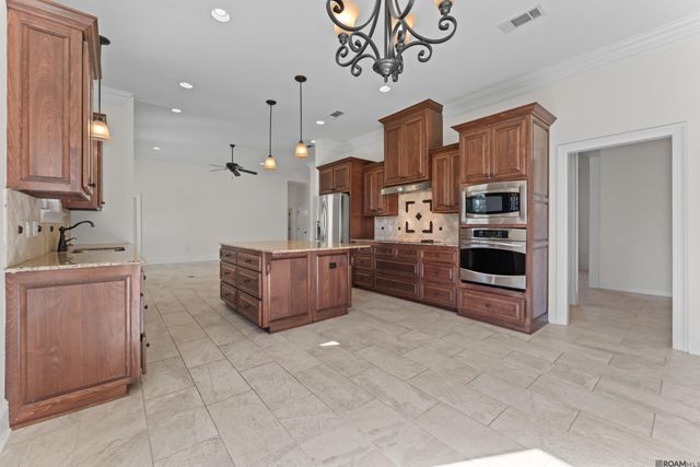 1135 Bayou Paul Ln, St Gabriel, LA 70776