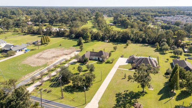 1135 Bayou Paul Ln, St Gabriel, LA 70776