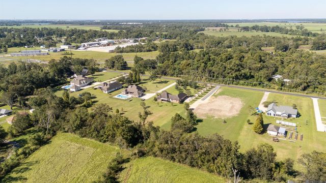 1135 Bayou Paul Ln, St Gabriel, LA 70776