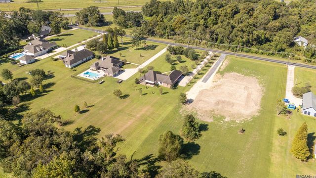 1135 Bayou Paul Ln, St Gabriel, LA 70776