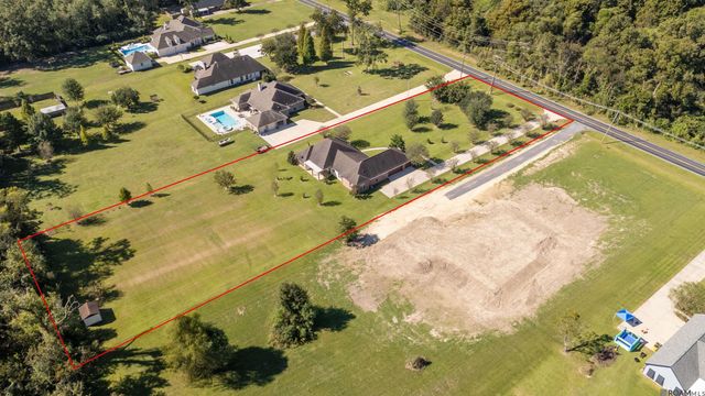 1135 Bayou Paul Ln, St Gabriel, LA 70776