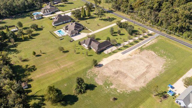 1135 Bayou Paul Ln, St Gabriel, LA 70776