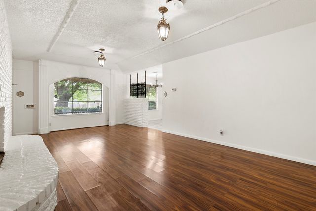 5516 Beaty Street, Fort Worth, TX 76112