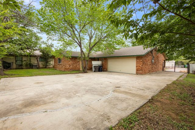 5516 Beaty Street, Fort Worth, TX 76112