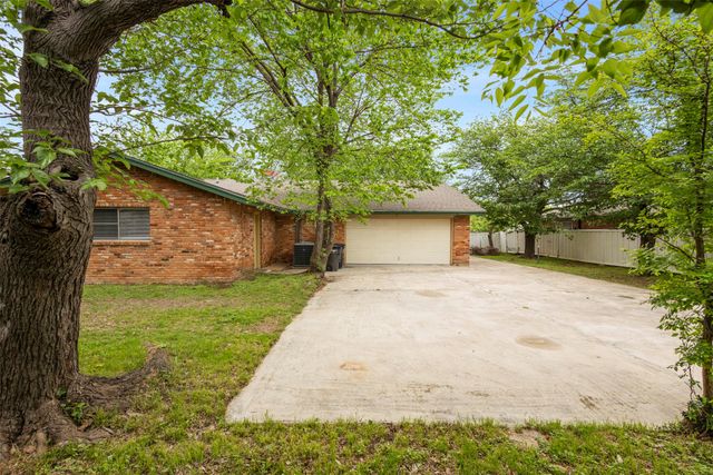 5516 Beaty Street, Fort Worth, TX 76112