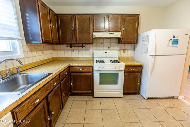 12 Mayaquez Lane, Berkeley, NJ 08721