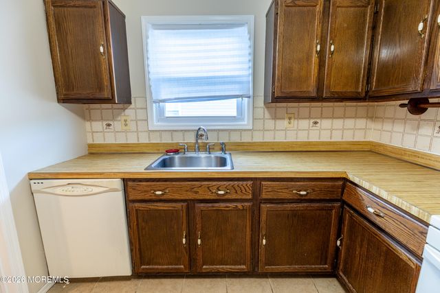 12 Mayaquez Lane, Berkeley, NJ 08721