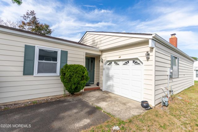 12 Mayaquez Lane, Berkeley, NJ 08721