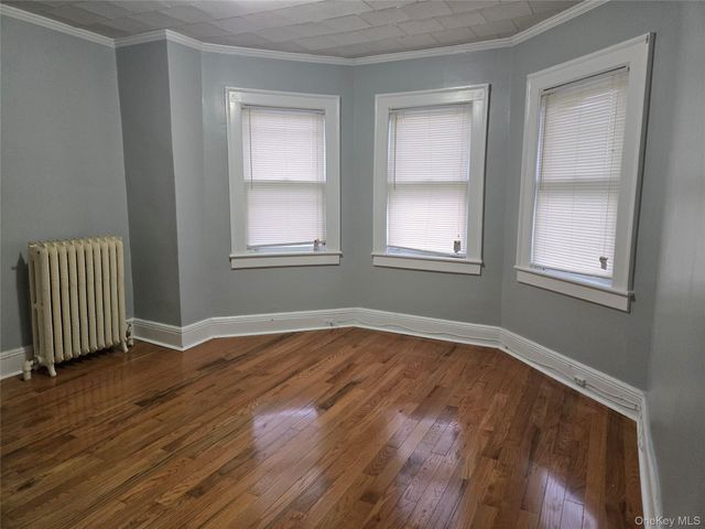 92 Wavecrest Street, Valley Stream, NY 11581