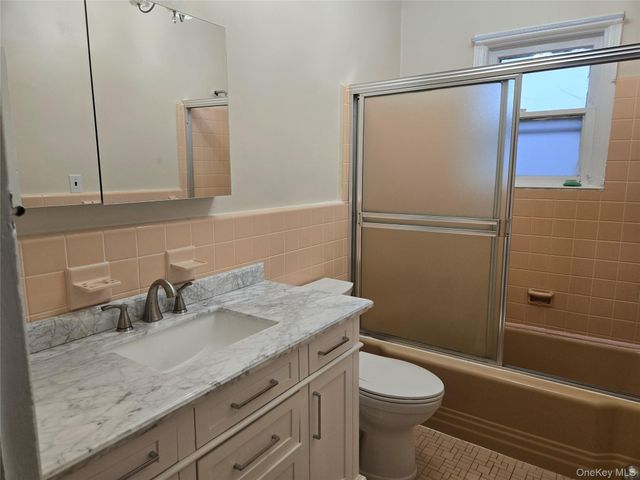 92 Wavecrest Street, Valley Stream, NY 11581