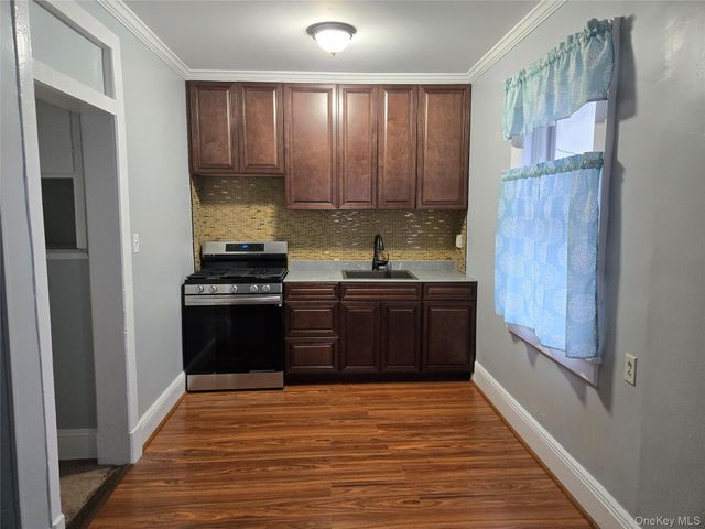 92 Wavecrest Street, Valley Stream, NY 11581