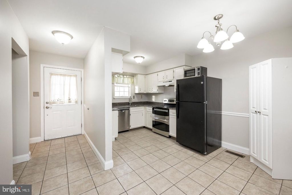 328 CARLYN CT, Downingtown, PA 19335