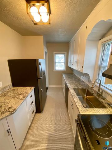 717 S Glendale Ave Avenue, Sioux Falls, SD 57104