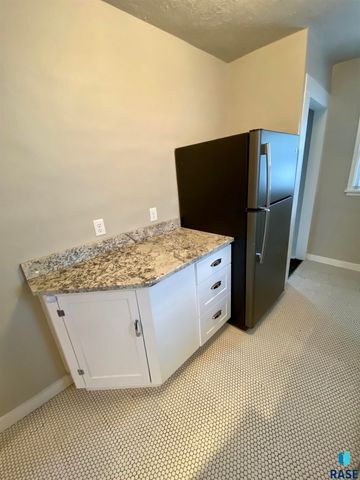 717 S Glendale Ave Avenue, Sioux Falls, SD 57104