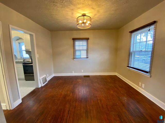 717 S Glendale Ave Avenue, Sioux Falls, SD 57104