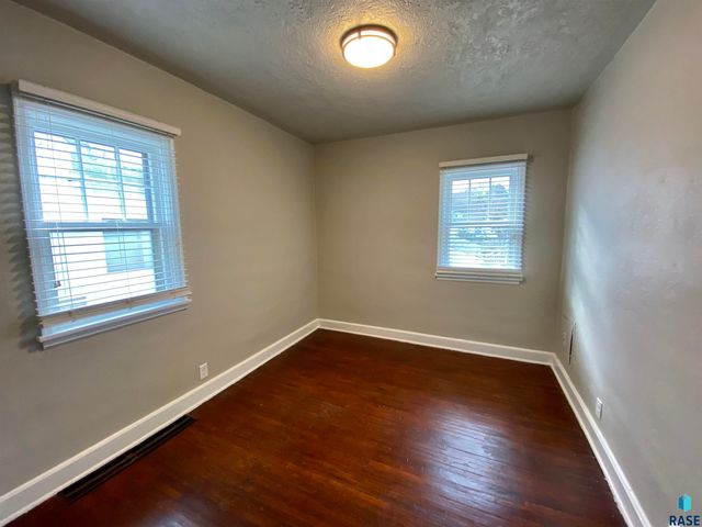 717 S Glendale Ave Avenue, Sioux Falls, SD 57104