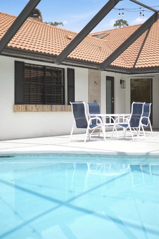 15395 Meadow Wood Drive, Wellington, FL 33414